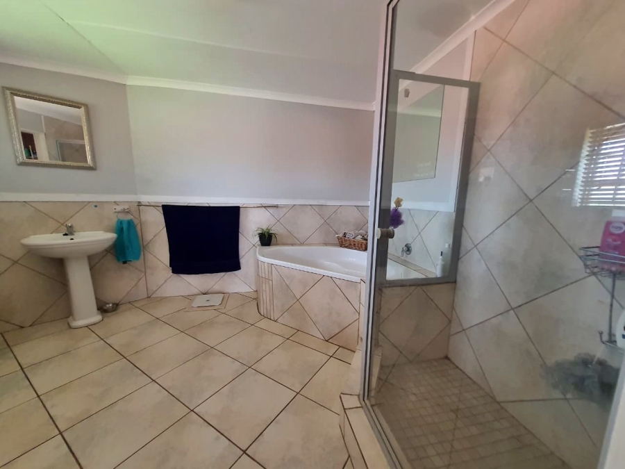 4 Bedroom Property for Sale in Miederpark North West